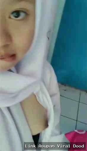 Background for Bocil Imut Omek Pake Timun Asupan Viral