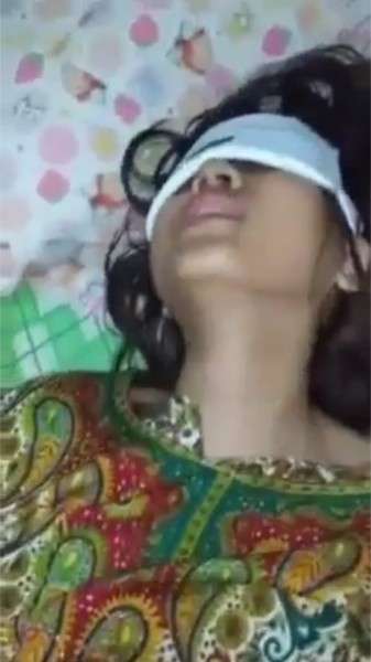 Background nonton video viral Bocil Tutup Mata Sambil Merintih Terbaru